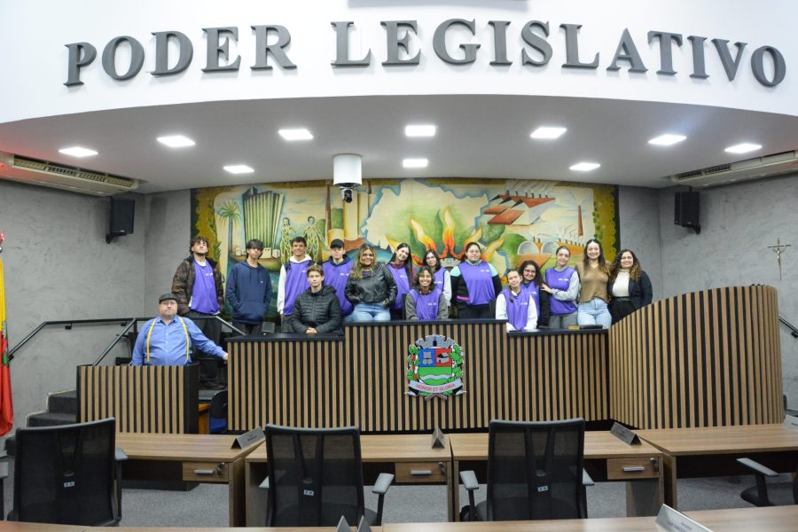 Estudantes do CIEE Conhecem a Câmara Municipal em Projeto Cidadania