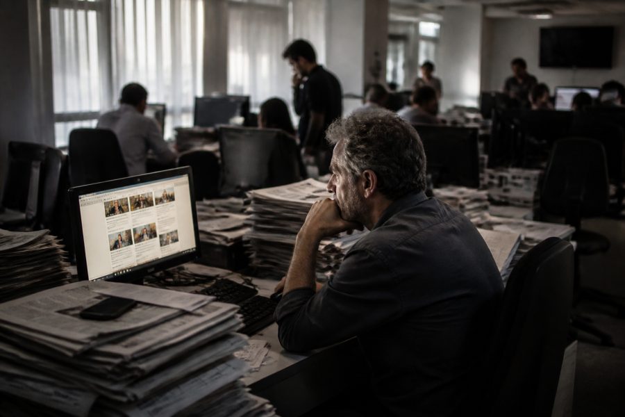 Inteligência Artificial afeta financiamento do jornalismo no Brasil