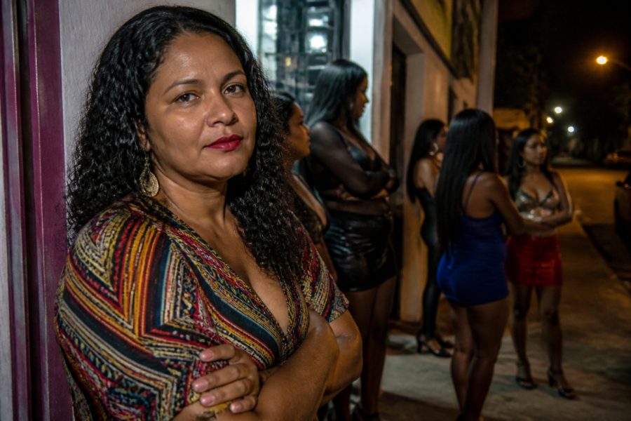 Bethânia Amaro lança romance e resgata histórias de profissionais do sexo