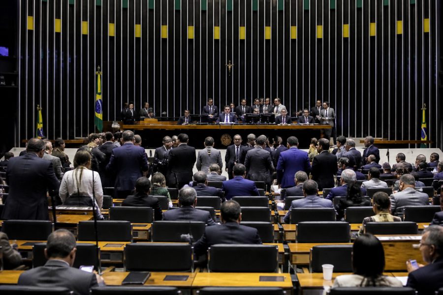 Câmara vota hoje sobre a isenção de impostos em compras internacionais