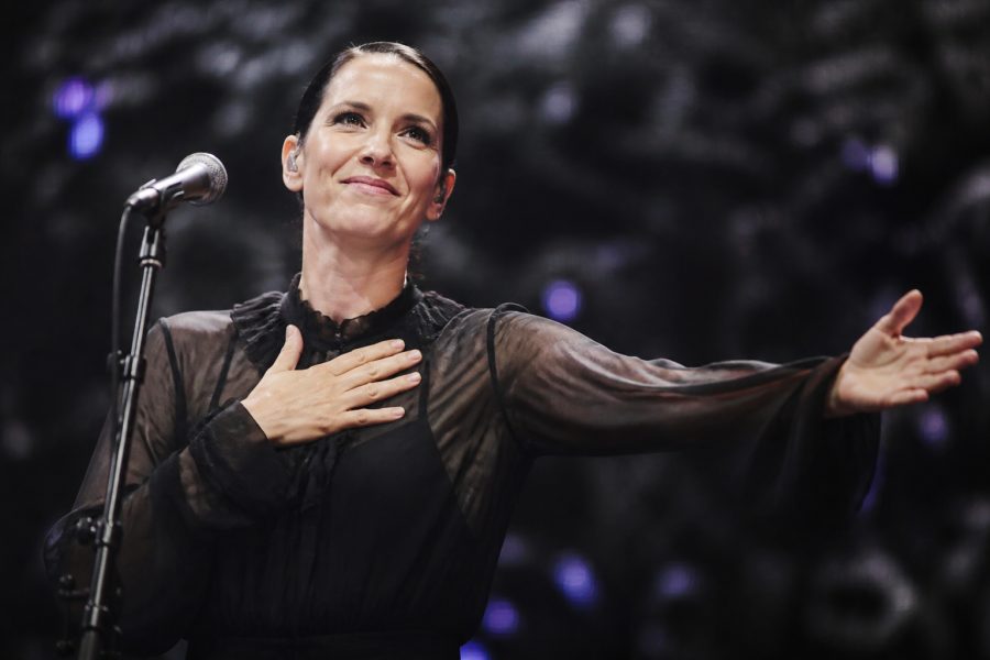 Cantora portuguesa Carminho reforça amor pelo Brasil em turnê