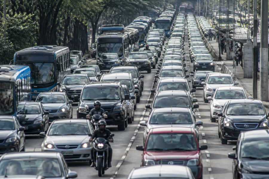 Greve de ferroviários em SP gera caos no trânsito e afeta usuários de trens