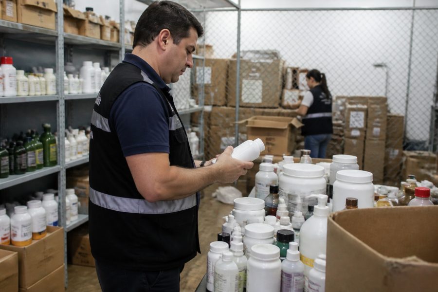 Anvisa proíbe cosméticos sem registro e impõe apreensão imediata