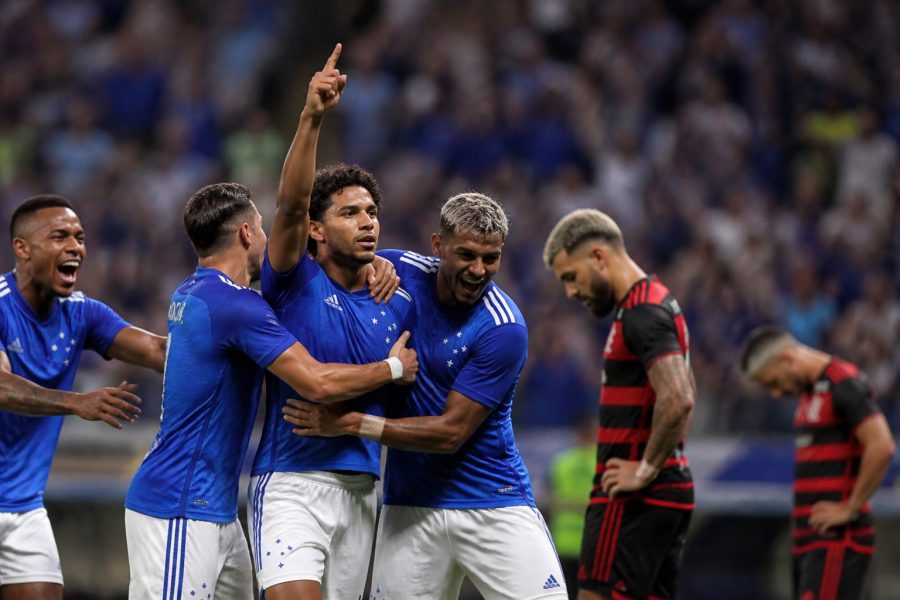 Cruzeiro derrota Flamengo e Palmeiras se beneficia no Brasileirão