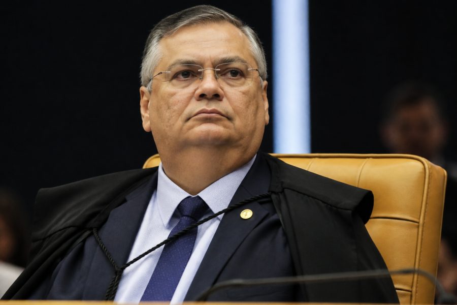 Flávio Dino libera PF para investigar produtora do filme sobre Bolsonaro