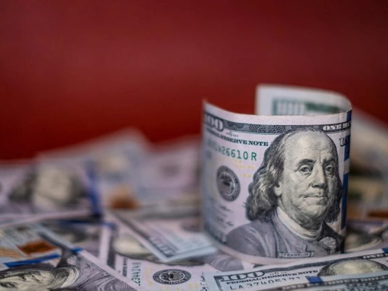 Dólar se valoriza após rebaixamento do Brasil pelo JPMorgan