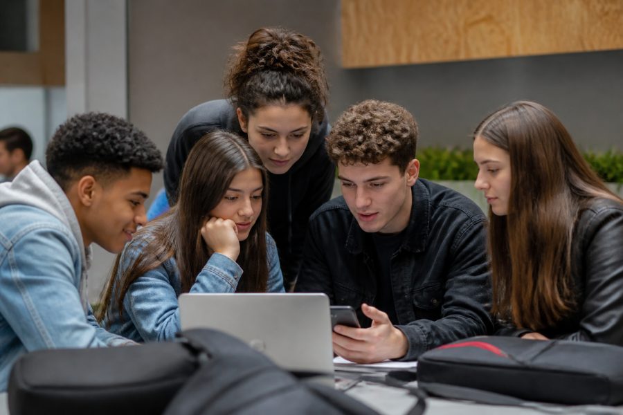 Jovens querem melhorias na internet, revela pesquisa inédita