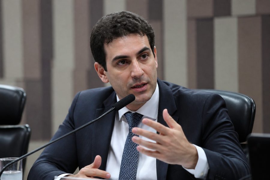 Galípolo critica pressão de empresas por uso do FGC em captação