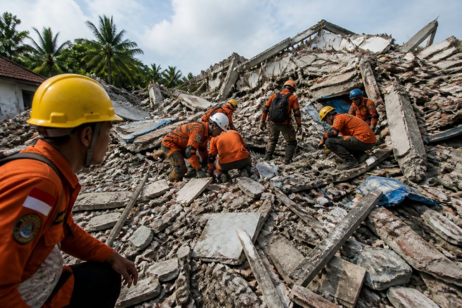 Indonésia: buscas por vítimas de tremor seguem no Dia da Independência