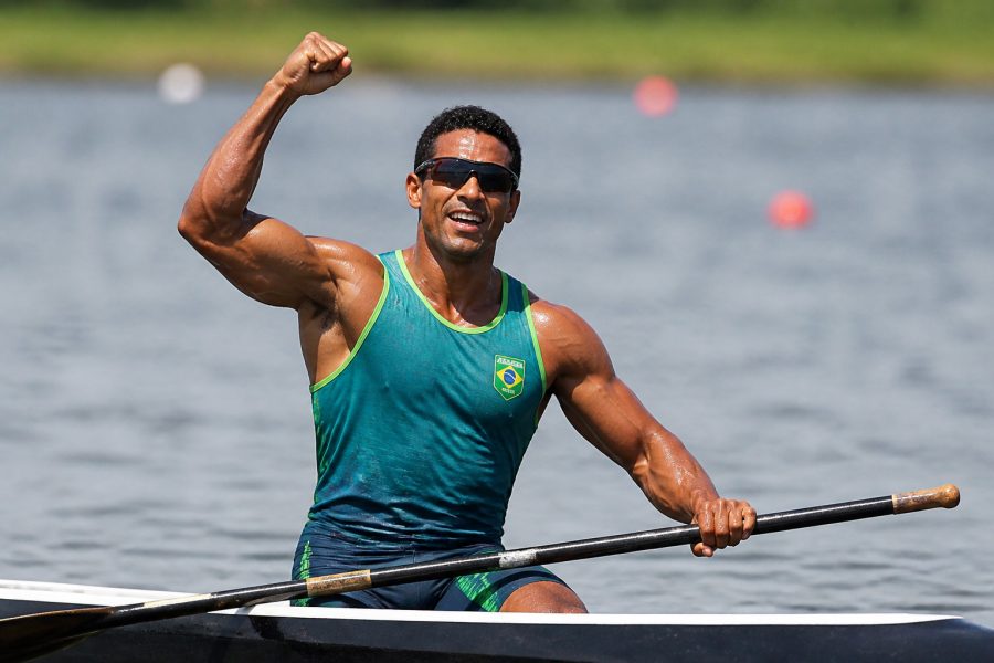 Isaquias Queiroz é campeão mundial no C1 500m na Polônia