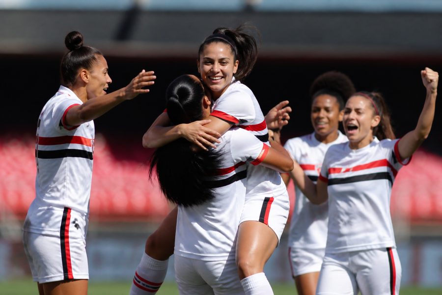 São Paulo vence Vitória e assume liderança do Brasileirão Feminino
