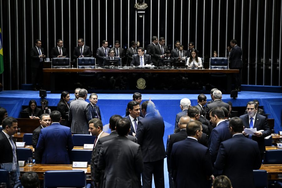Senado aprova redução de impostos sobre combustíveis; projeto vai à sanção