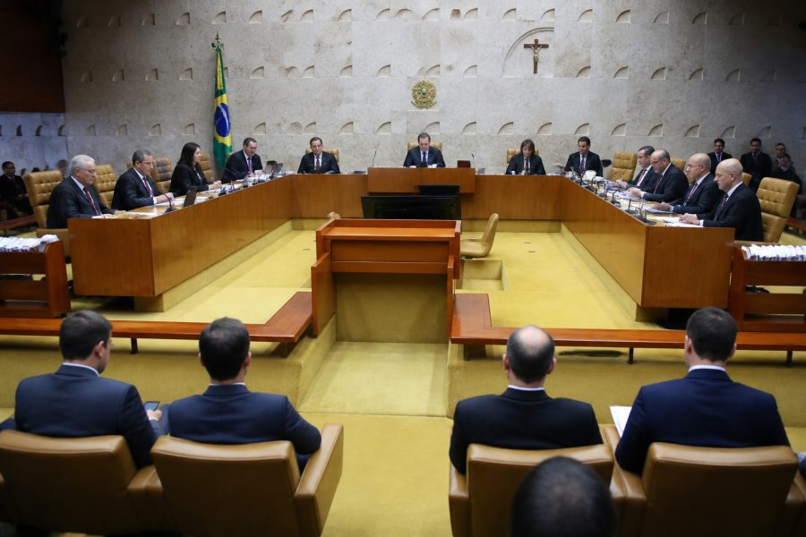 STF adia julgamento sobre vínculo empregatício de motoristas de apps
