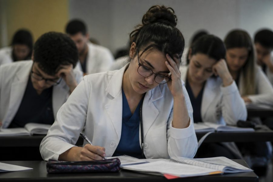 STJ restabelece sanções a cursos de medicina com nota baixa no Enamed