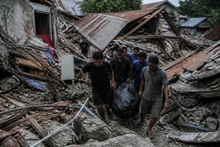 Indonésia: Terremoto de 7,7 graus causa 47 mortes e destruição