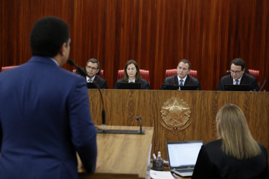 TSE reverte absolvição e condena vereador por violência de gênero