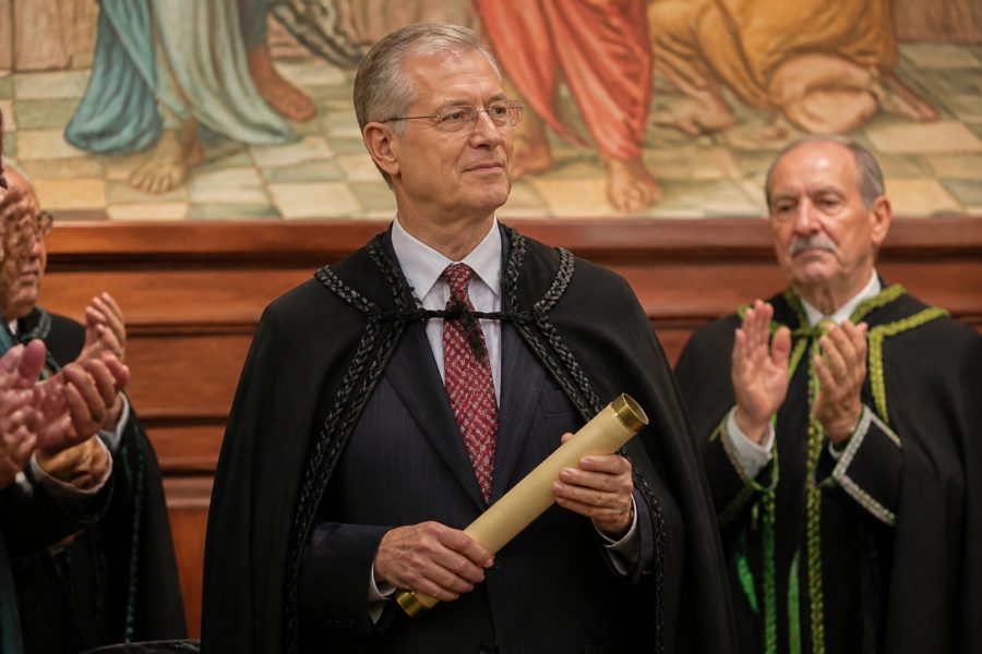 UFRJ retira título de Doutor Honoris Causa de embaixador dos EUA
