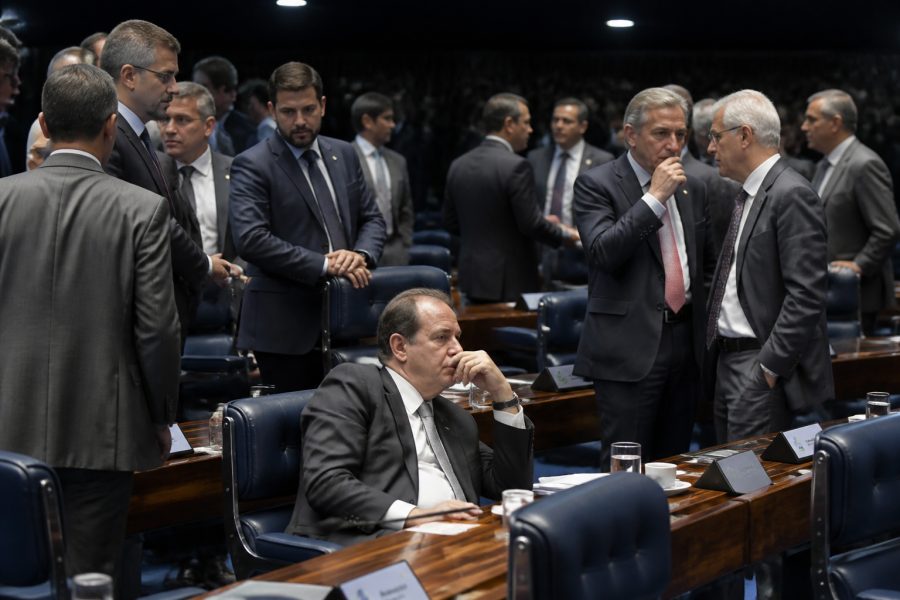 Votação da MP que extingue taxa das blusinhas é adiada para quarta-feira