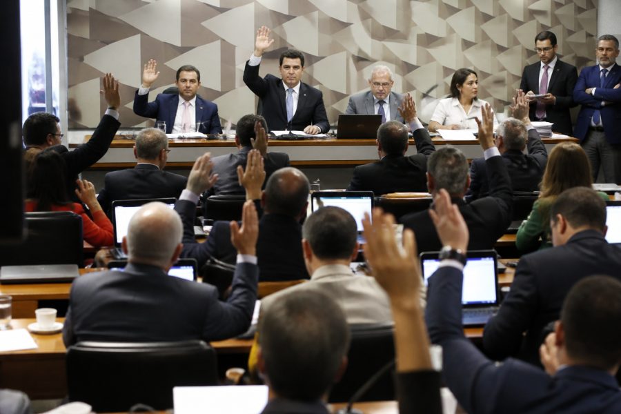 Senado avança na PEC que extingue jornada 6×1 e reduz horas de trabalho