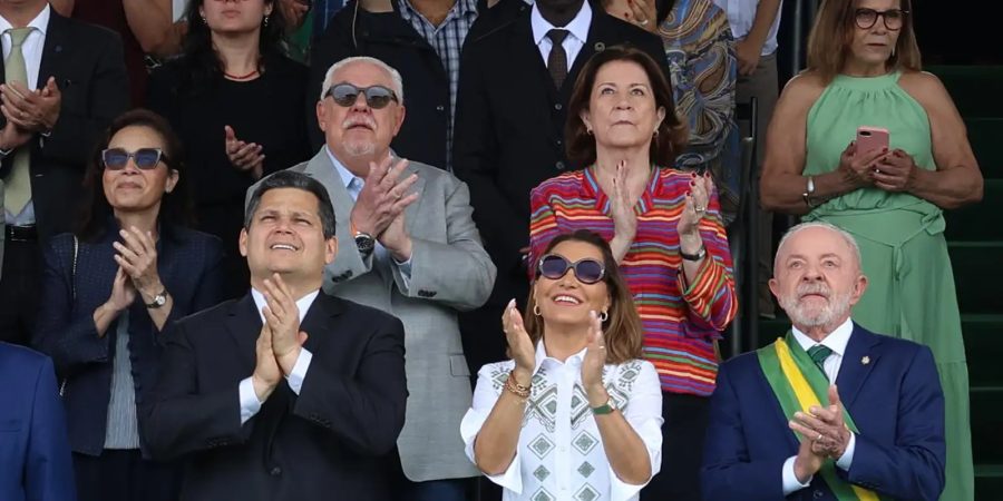 Desfile de 7 de Setembro em Brasília Celebra Independência e Temas Sociais