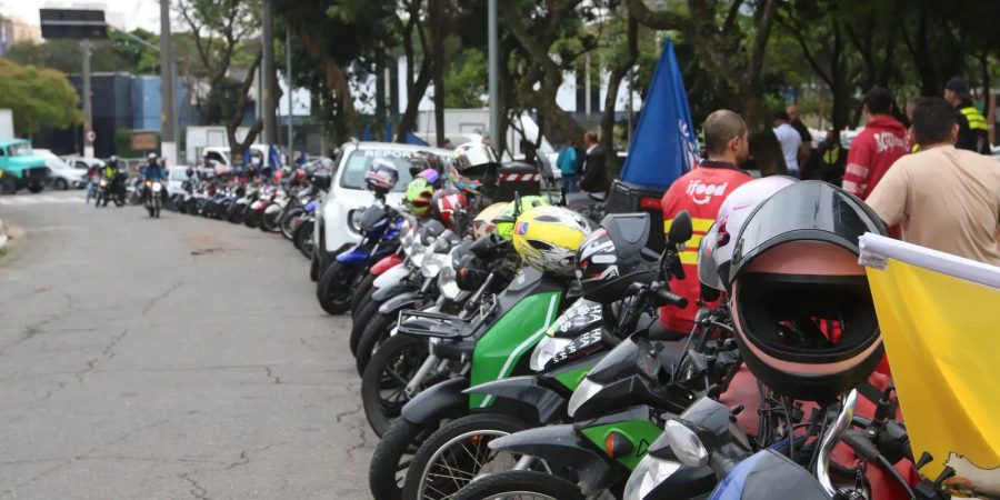 Menos de 20% dos motociclistas de app têm proteção previdenciária no Brasil