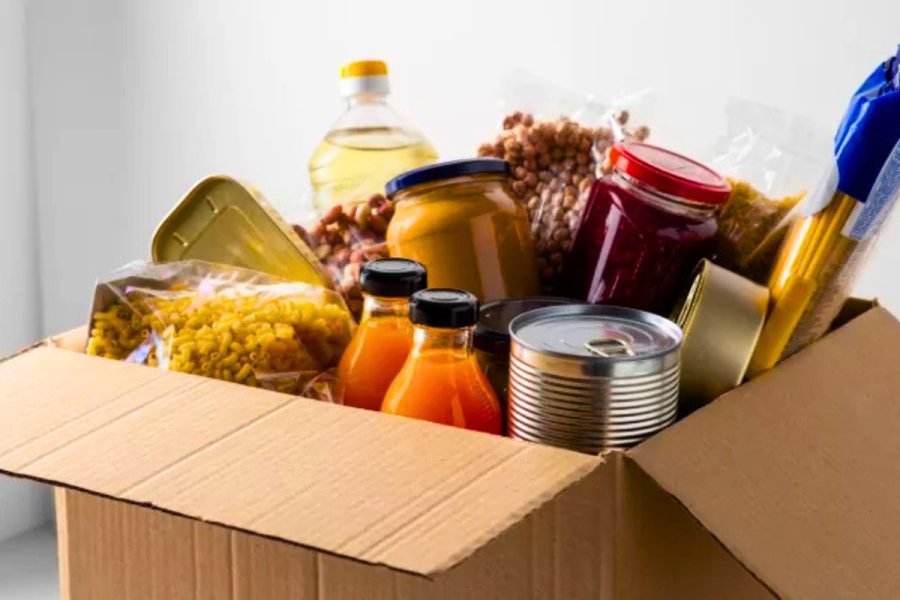 Garoto de 9 anos doa presente e arrecada alimentos em Fortaleza