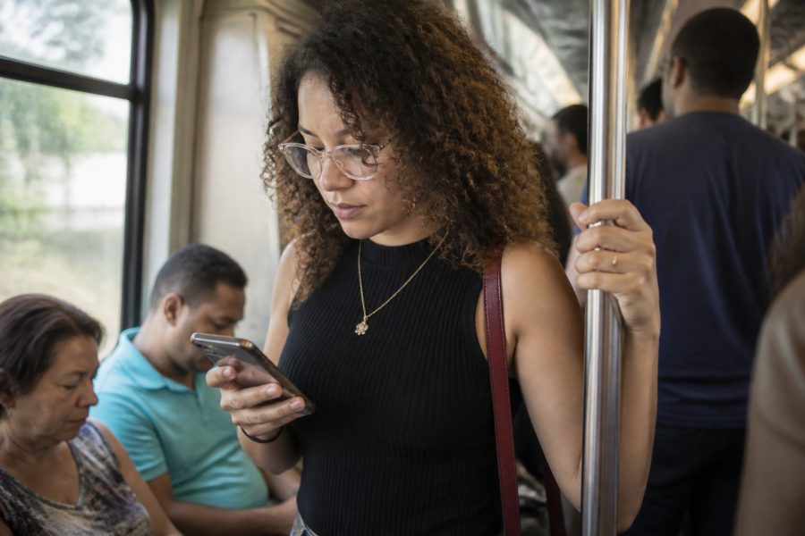 Crescimento da Leitura Digital no Brasil Impulsionado por Celulares