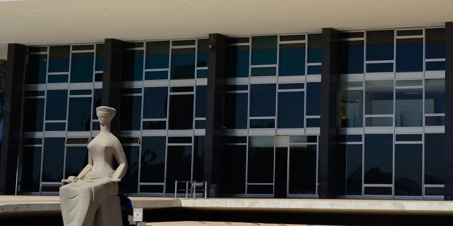 STF decide afastar diretor da PF; ministro pede mais tempo para análise
