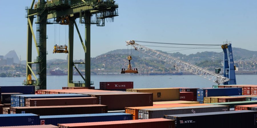 Superávit da balança comercial brasileira chega a US$ 7,4 bilhões em agosto