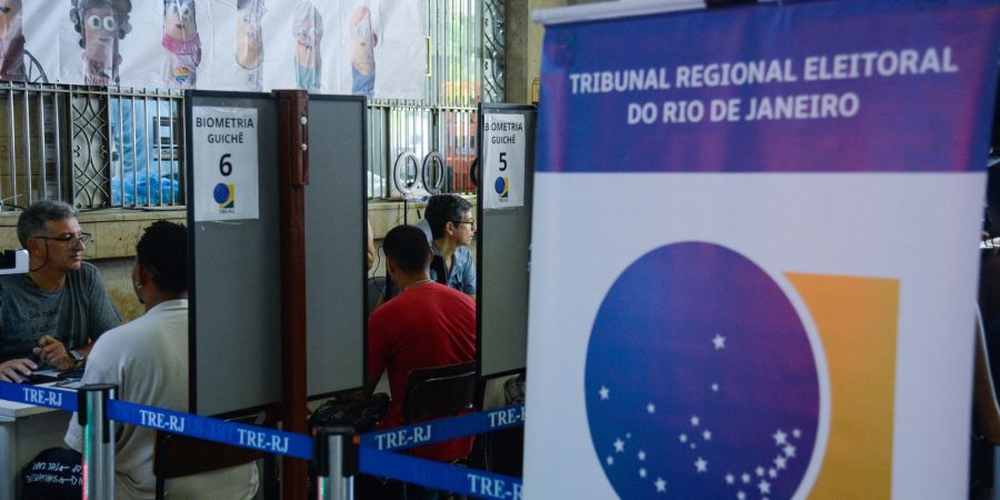 TRE-RJ oferece transporte gratuito para eleitores com deficiência